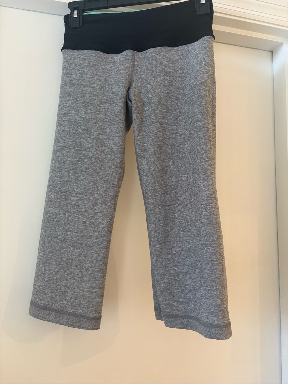 NWT Lululemon Reversible Groove Crop Pants. Size 2